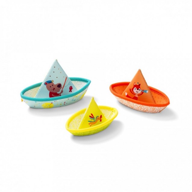 Jouet de bain composé de 3 bateaux flottants : 1 orange, 1 bleu et 1 jaune. Pour enfant et bébé dès 6 mois, séchage rapide. Avec